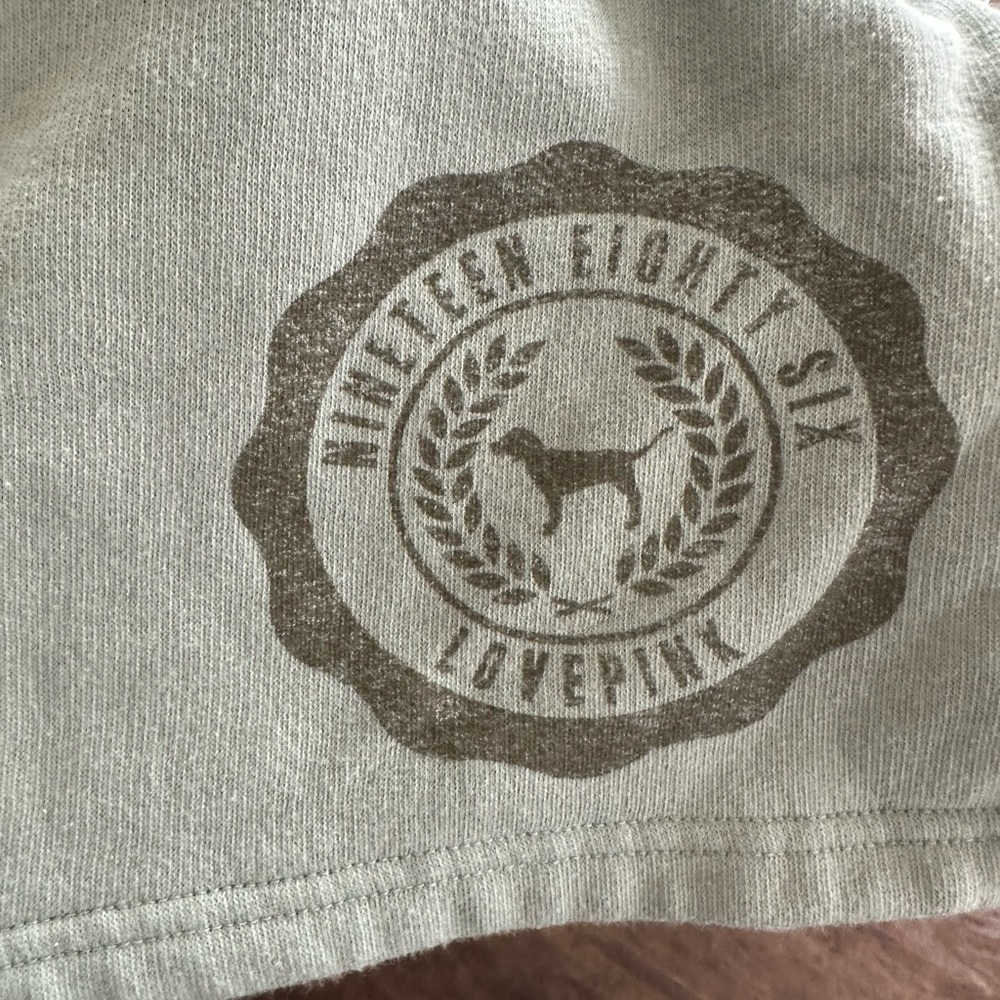 VS pink shorts - Picture 2 of 3